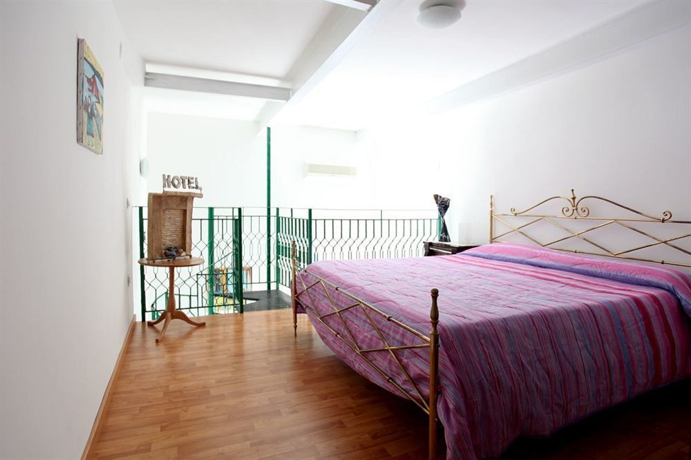 Dormidame Bed & Breakfast Napoli Bagian luar foto